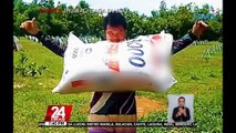 Isang sako ng chicken feeds, binuhat ng lalaki sa Cebu gamit ang kanyang mga ngipin; iba pang extreme stunts, tampok sa kanyang vlogs | 24 Oras
