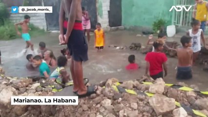 Usuario en redes denuncia enorme salidero devenido en piscina en Marianao