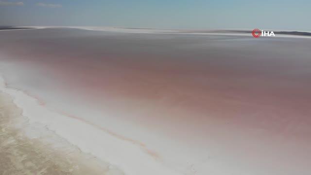 Pembeye bürünen Tuz Gölü, güzelliğiyle mest etti