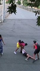 Firenze, carabiniere soccorre vittima di rapina: l'abbraccio e il conforto