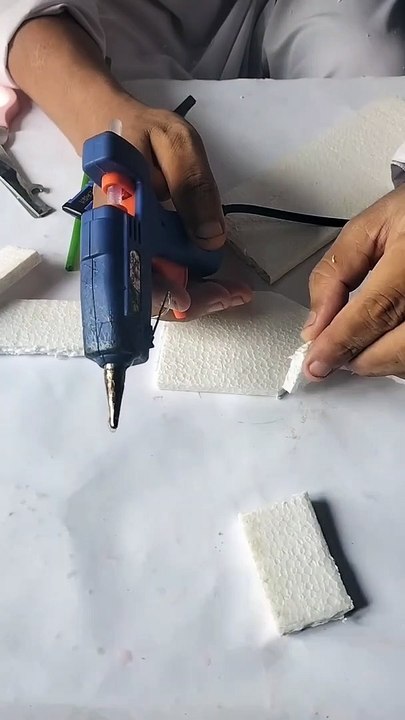 how to make a balloon boat.