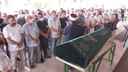 Böbrek yetmezliğinden ölen emekli hekim son yolculuğuna uğurlandı