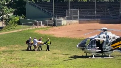 Attacco a Salman Rushdie, lo scrittore accoltellato