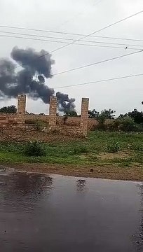 Burning Factory : कैमिकल से भरे ड्रमों में आग, फैक्ट्री भभकी