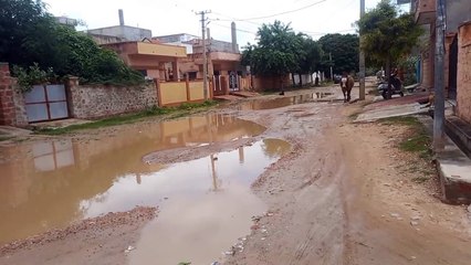 इस शहर में गड्ढों के अंदर गए तो मिल जाएगी कॉलोनी