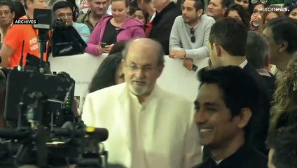 L'écrivain britannique Salman Rushdie "poignardé au cou"