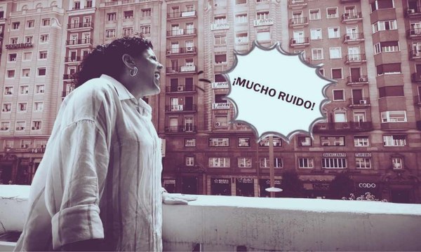 Amaya vecina de Móstoles canta contra el ruido de dos discotecas