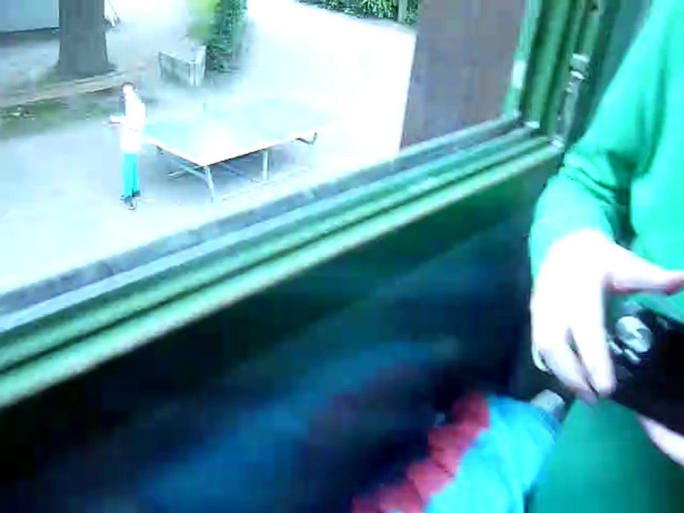 Die „Furzifilm“ (Fujifilm)-Kamera geht nicht an, weil der Akku zu schwach ist.