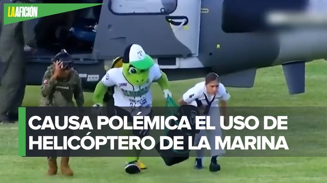 La mascota de los Olmecas de Tabasco llegó al estadio de beisbol en un helicóptero de la Marina