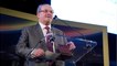 VOICI : Salman Rushdie : l'auteur des Versets sataniques poignardé sur scène lors d'une conférence