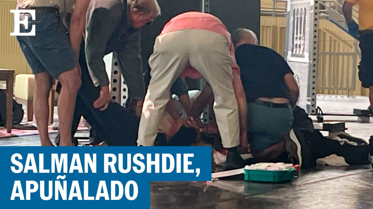 El autor Salman Rushdie es apuñalado en el cuello durante una conferencia en Nueva York