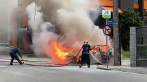 Carro é destruído após incêndio em Florianópolis