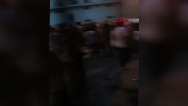 Son dakika haberleri! ESENYURT'TA ÇOCUKLARIN KAVGASINA AİLELER DE KARIŞTI, ORTALIK SAVAŞ ALANINA DÖNDÜ: 2 YARALI