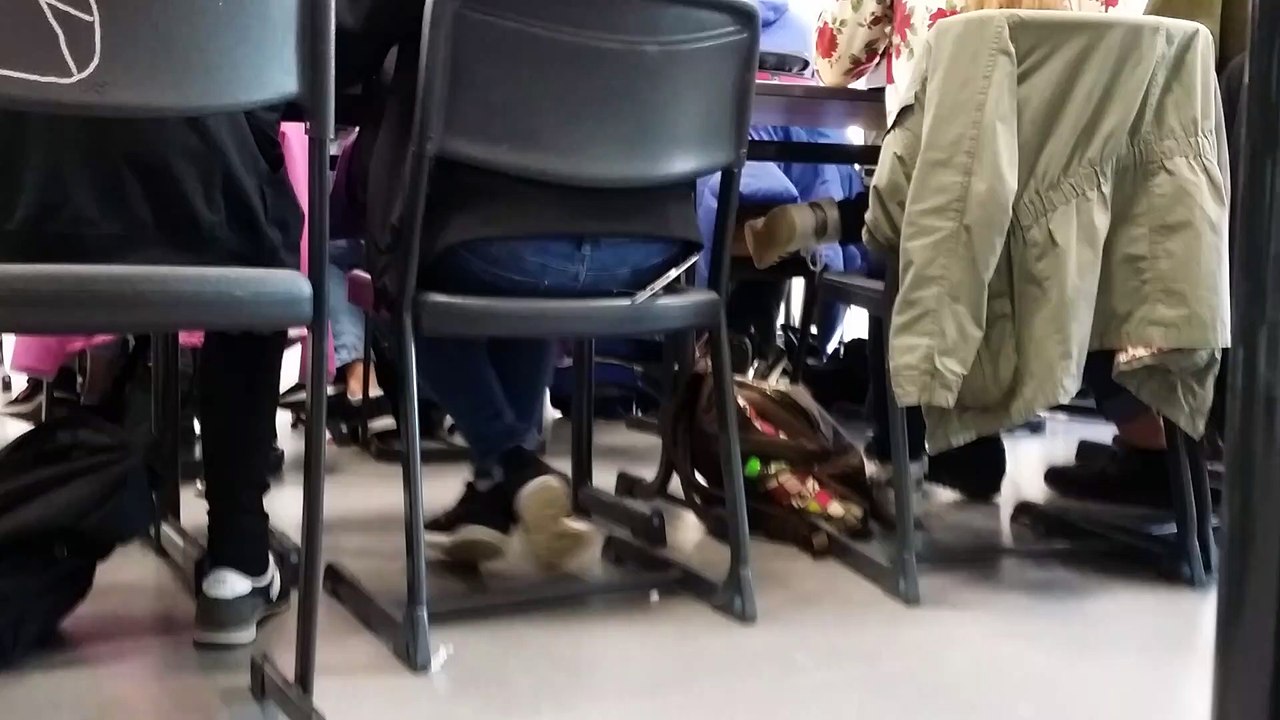 Mobile phone falls from back pocket