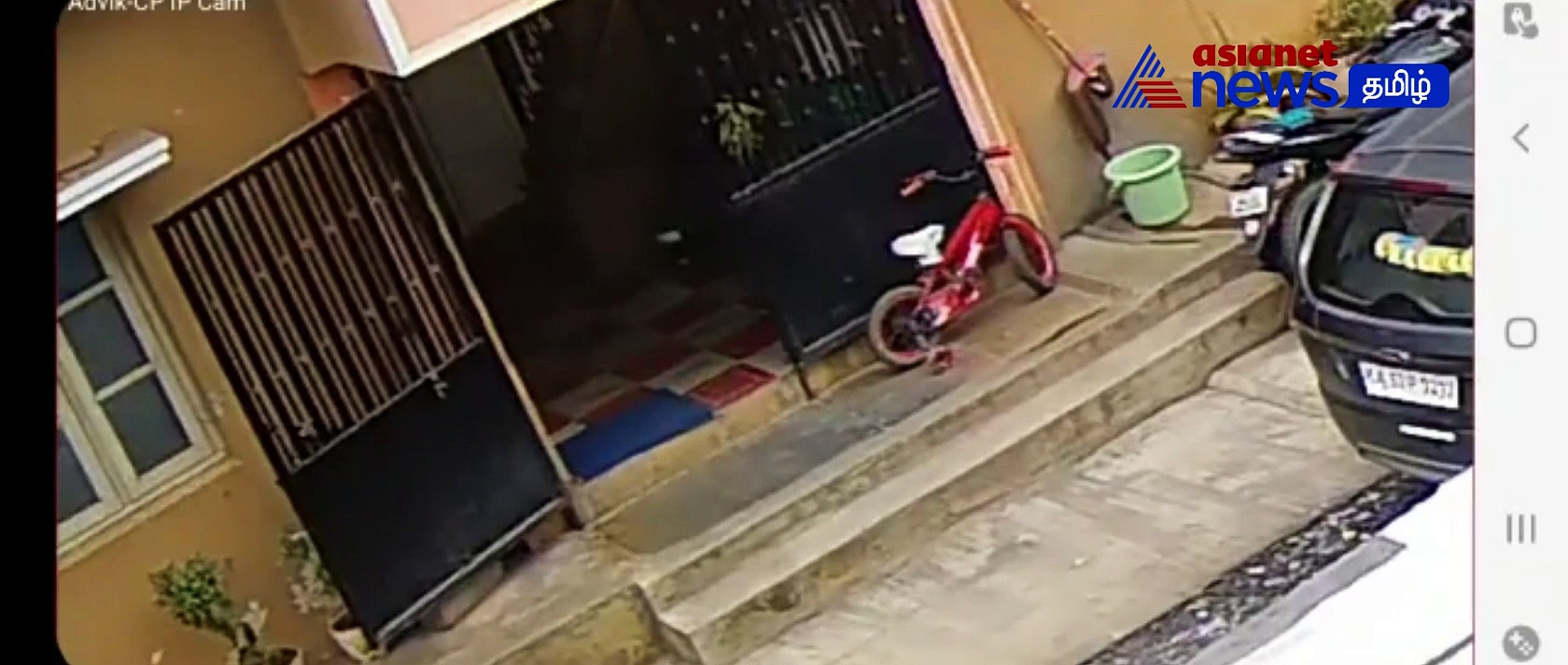 Viral video : வாசற் படியில் படமெடுத்த பாம்பு! சட்டென தூக்கி மகனை காப்பாற்றிய தாய்! பரபரப்பு வீடியோ!