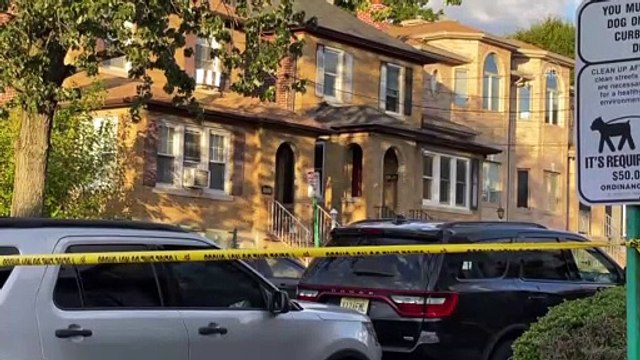 'Şeytan Ayetleri' kitabının yazarı Salman Rüşdi'ye saldıran şahsın evi arandı