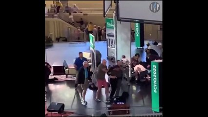 ABD'de saldırıya uğrayan Salman Rüşdi gözünü kaybedebilir