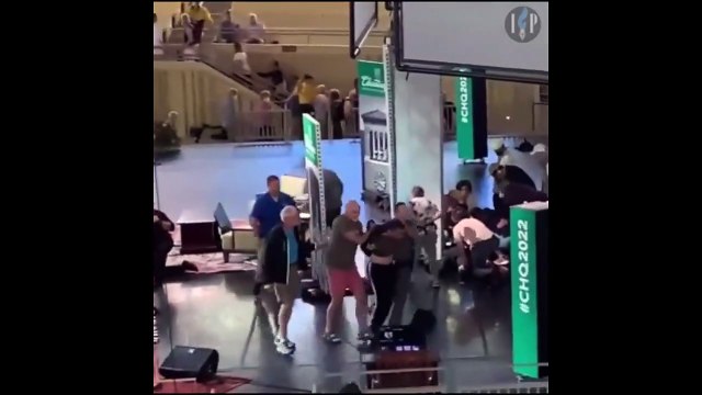 ABD'de saldırıya uğrayan Salman Rüşdi gözünü kaybedebilir