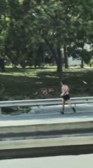 BAYRAMPAŞA'DA SİLAHLI KAVGA SONRASI KAZA; YARI ÇIPLAK HALDE KAÇTI