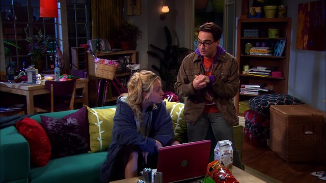 Penny is addicted to online gaming - The Big Bang Theory