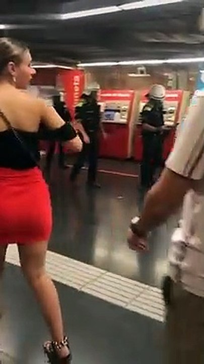 Batalla campal de manteros contra la Urbana en Barcelona