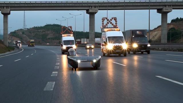 Kars haber: Güneş Enerjili Arıba X Geçişi Nedeniyle Yavuz Sultan Selim Köprüsü, İTÜ Renklerine Boyandı