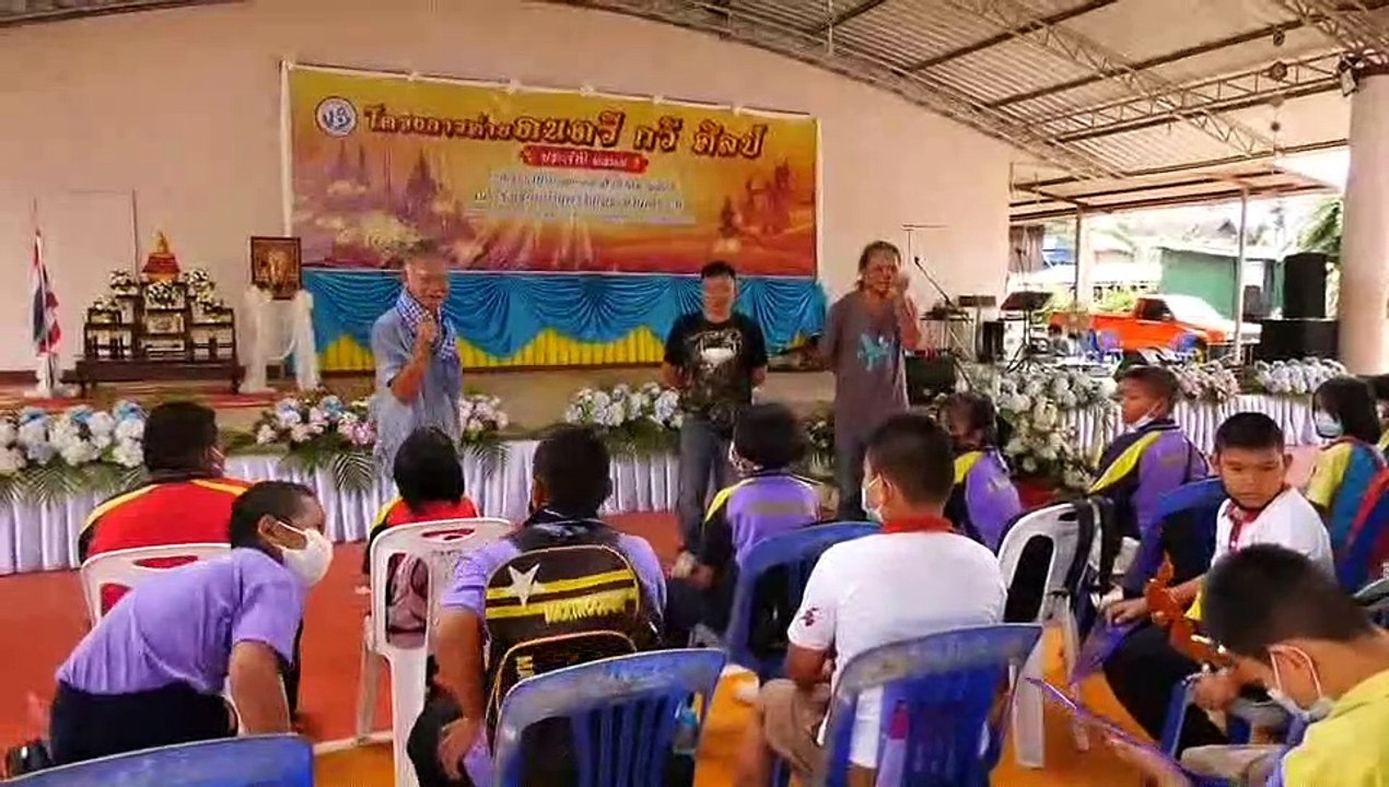 นายก อบจ.ศรีสะเกษ เปิดโครงการค่ายดนตรี กวี ศิลป...
