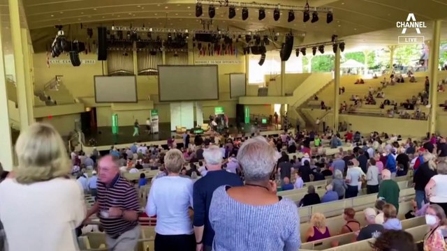 소설 ‘악마의 시’ 루슈디, 美 강연 중 흉기 피습