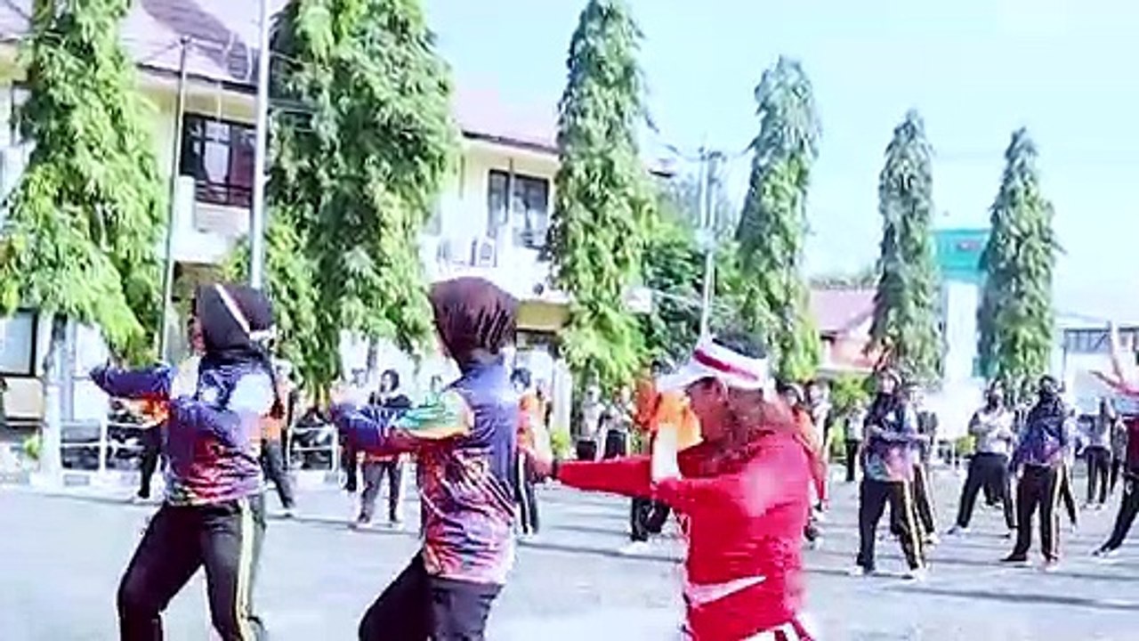 Sambut Hut Ke-74, Polwan Polres Situbondo Gelar Olahraga Bersama