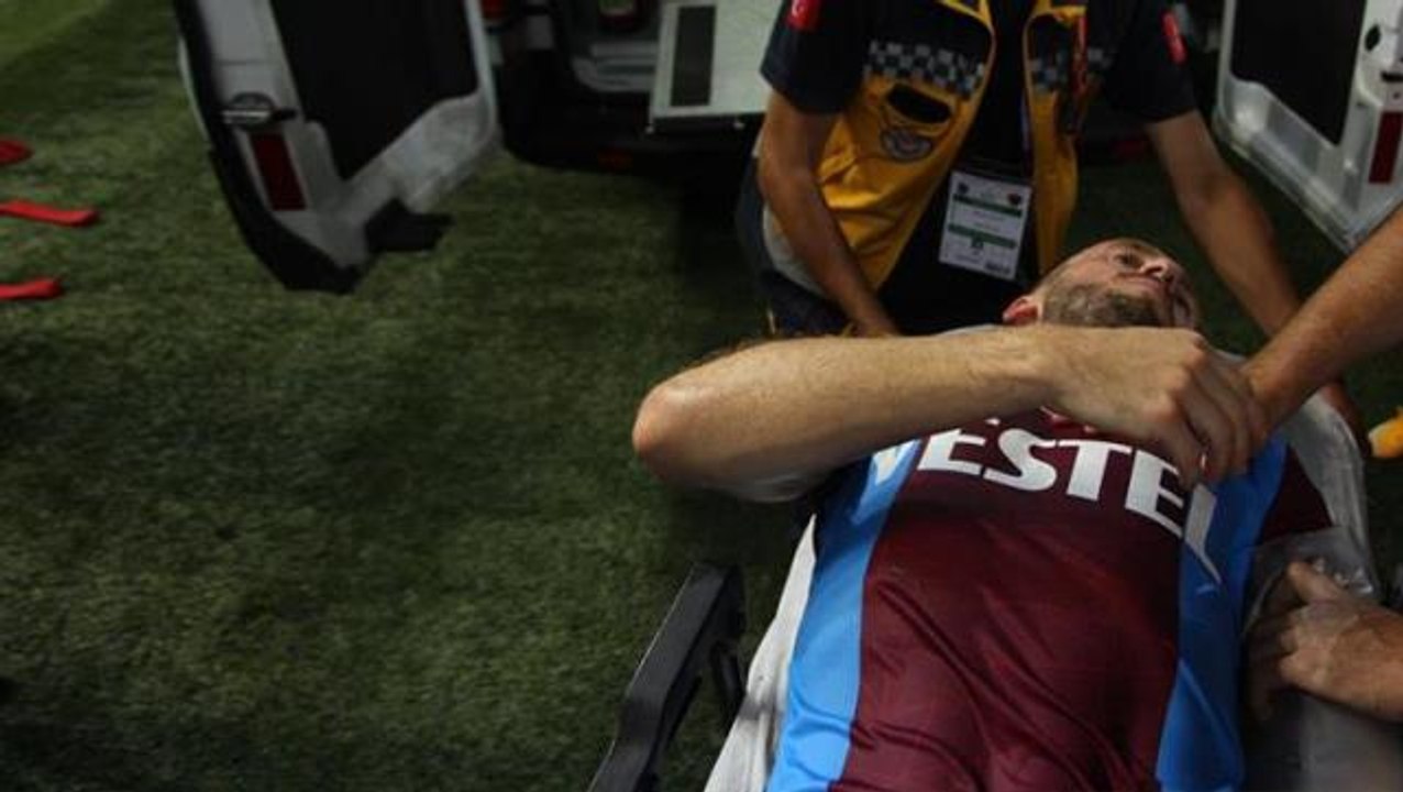 Kolu kırılan Trabzonsporlu Edin Visca, 2.5-3 ay sahalardan uzak kalacak