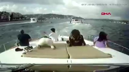 İstanbul Boğazı’nda tehlikeli anlar! Hayat kurtaran manevra