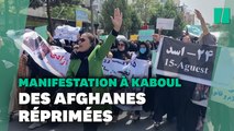 Des femmes manifestent à Kaboul en Afghanistan, des talibans les dispersent violemment