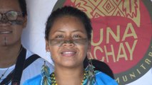 Indígenas Sarayaku se pintan de fiesta y de guerra con wituk y achiote