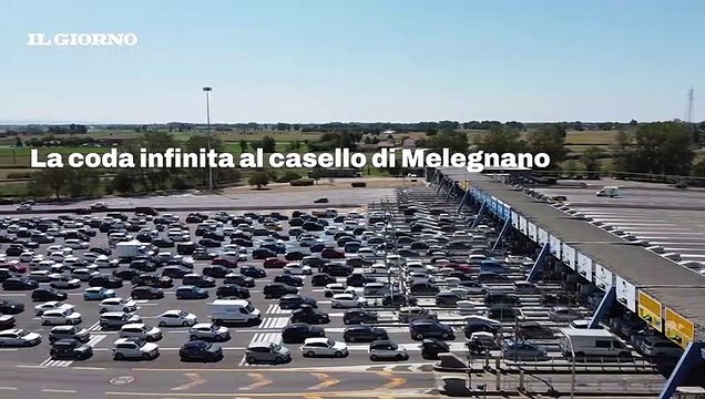 Traffico di Ferragosto: la coda infinita al casello di Melegnano