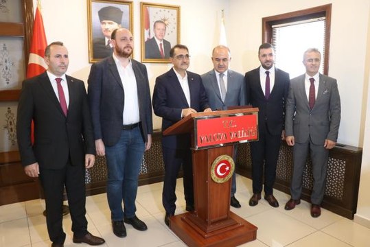 Yalova haber | Enerji ve Tabii Kaynaklar Bakanı Dönmez, AK Parti Yalova İl Başkanlığı'nı ziyaret etti