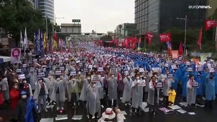 Miles de personas piden en Seúl un cambio en la política beligerante hacia Corea del Norte y China