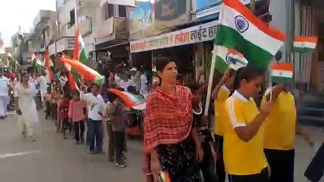 SriGanganagar आ​खिर लहराया हर घर तिरंगा, घरों- दुकानों पर झंडे लगाने की हौड़