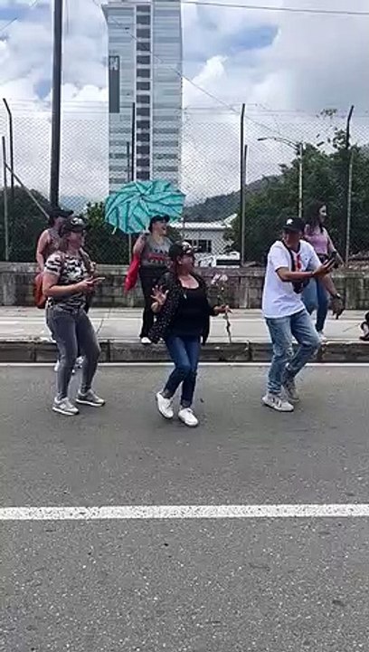 Desfile de autos antiguos: Multitudes en las calles para acompañar esta tradición-6