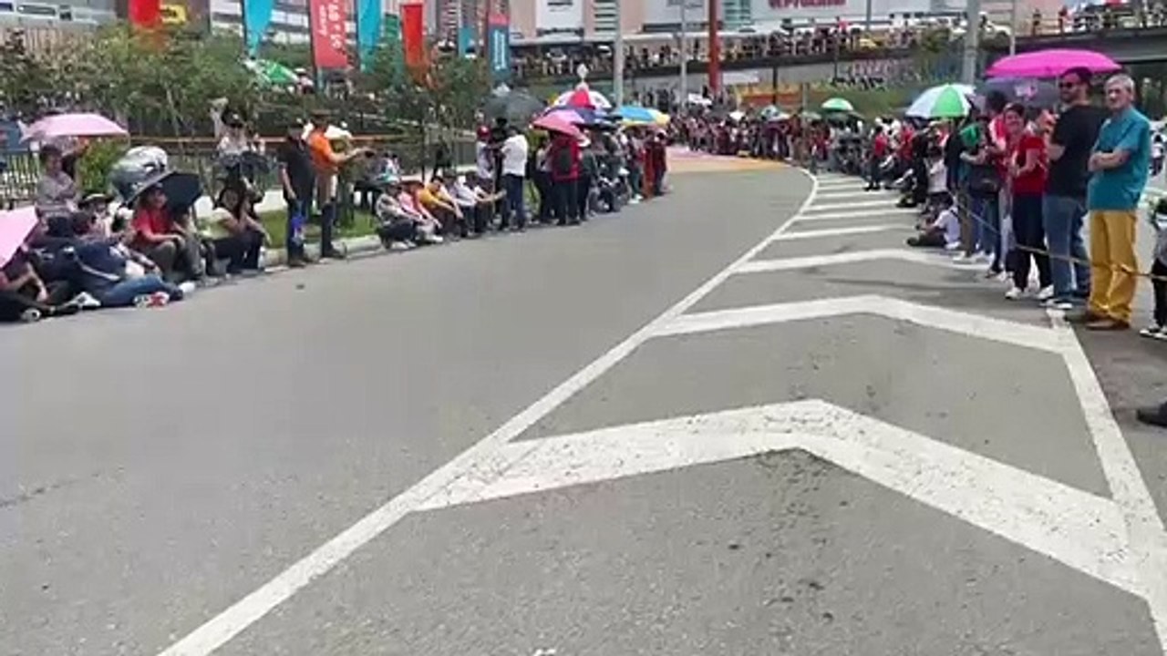 Desfile de autos antiguos: Multitudes en las calles para acompañar esta tradición-8
