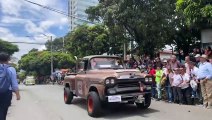 Desfile de autos antiguos: Multitudes en las calles para acompañar esta tradición-11