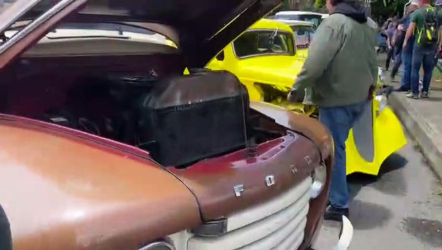 Desfile de autos antiguos: Multitudes en las calles para acompañar esta tradición-15