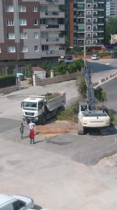İzmir haberi... AK Parti'den İzmir Büyükşehir Belediyesine "ağaç kesme" tepkisi