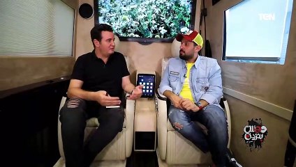 كأنه في مكتبه الخاص.. رئيس مجلس إدارة الشركة العربية يكشف مميزات السيارات المتخصصة