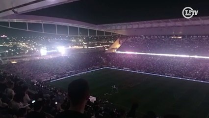 Torcida do Corinthians xinga Willian antes do clássico