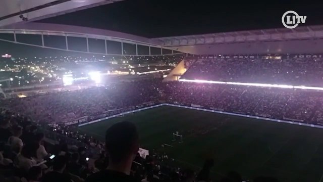 Torcida do Corinthians xinga Willian antes do clássico