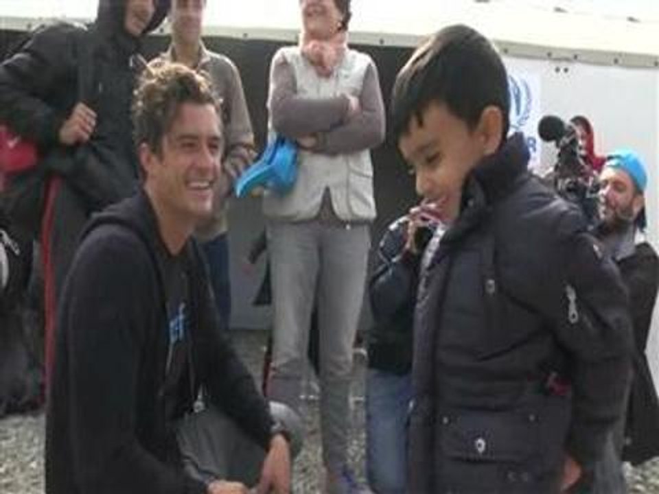 Orlando Bloom visits migrant camp