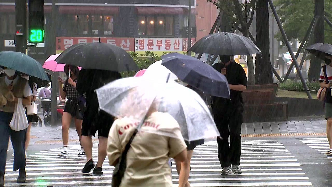 [날씨] 밤새 부여 시간당 110mm 호우, 23년 만에 최다...내일 중부 또 호우...