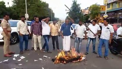 பிடிஆர் கார் மீது காலணி வீச்சு.. திமுக ஆர்ப்பாட்டம்.. மதுரையில் அண்ணாமலையின் கொடும்பாவி எரிப்பு