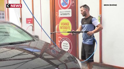 Sècheresse : Ils lavent leur voiture malgré les restrictions