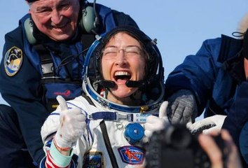 Wanita paling lama berada di ruang angkasa selamat pulang